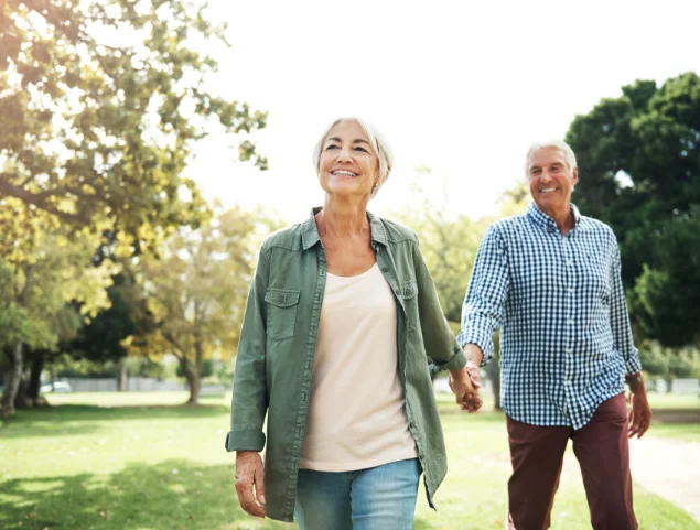 GettyImages-couple-walking-park