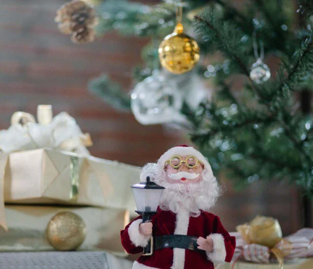 Holidays-Friendship-Village-of-Bloomington