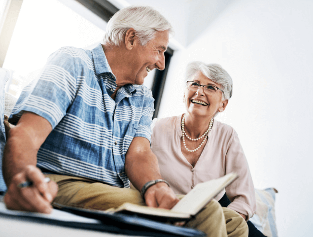 GettyImages-couple-readingbook
